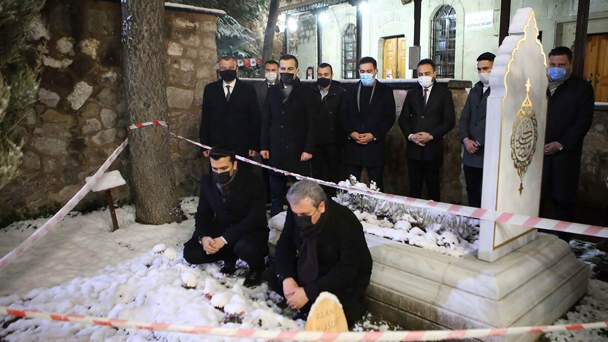 Destici, Muhsin Yazıcıoğlu'nun kabrini ziyaret etti