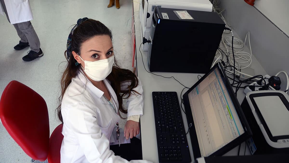 Kanser aşısı ile kişiye özgü tedavi yöntemi geliştirilerek kanser ilaçlarının yan etkilerinin en aza indirilmesi hedefleniyor.