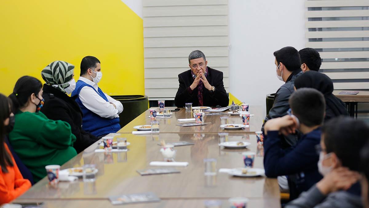 Biz Bize Okuyoruz'un konuğu Cengiz Küçükayvaz