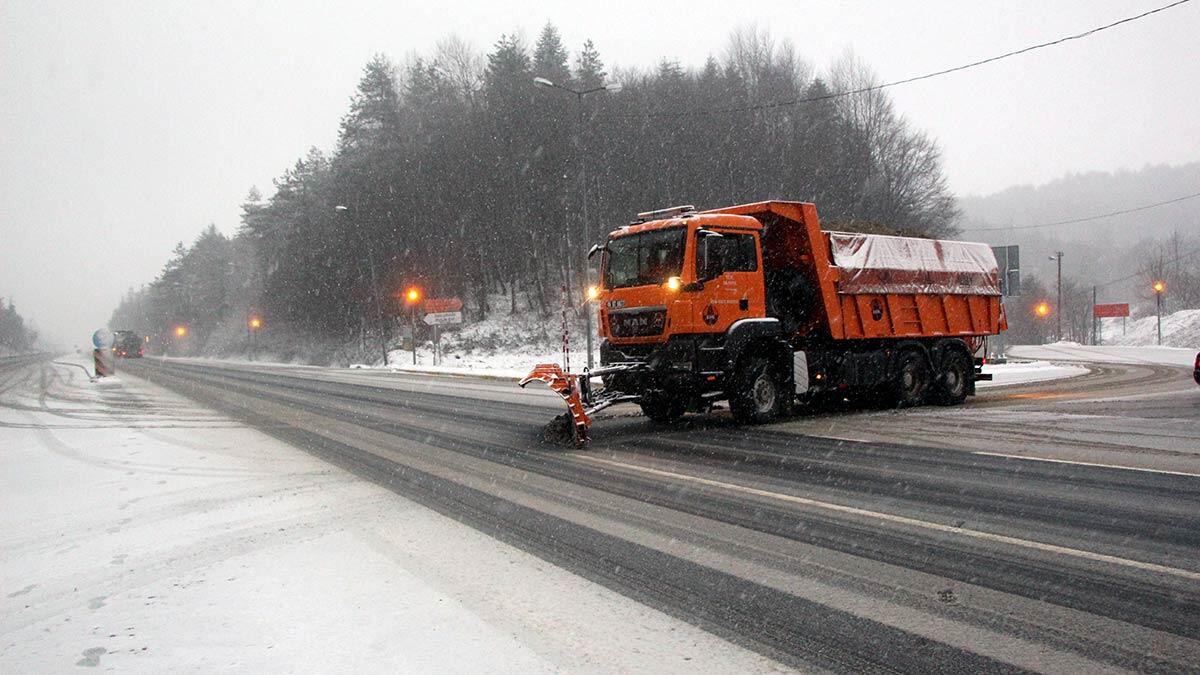 Bolu Dağı'nda kar yağışı devam ediyor