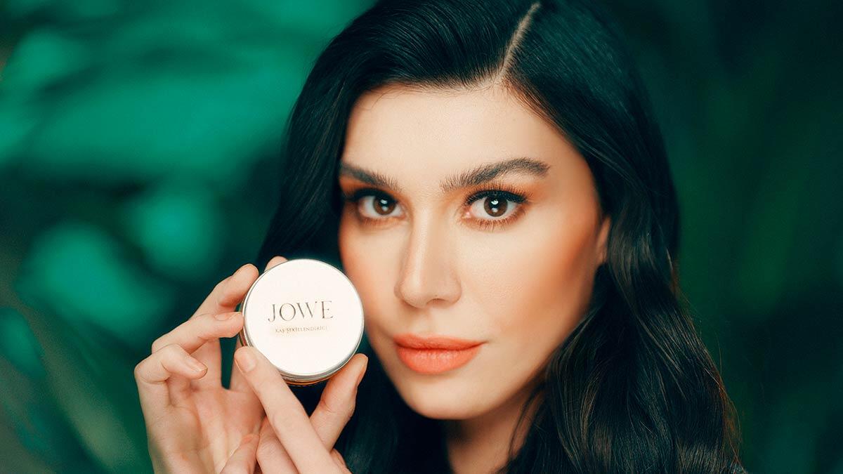 Burcu Kıratlı kaş şekillendirici ürünü reklam yüzü oldu