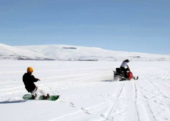 Snowboard ve drift gösterisi nefes kesti