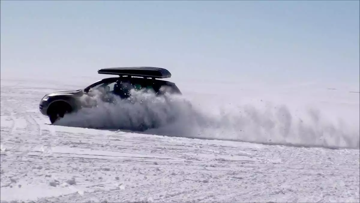 Snowboard ve drift gösterisi nefes kesti