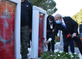 Kılıçdaroğlu Şehitler Abidesi'ni ziyaret etti