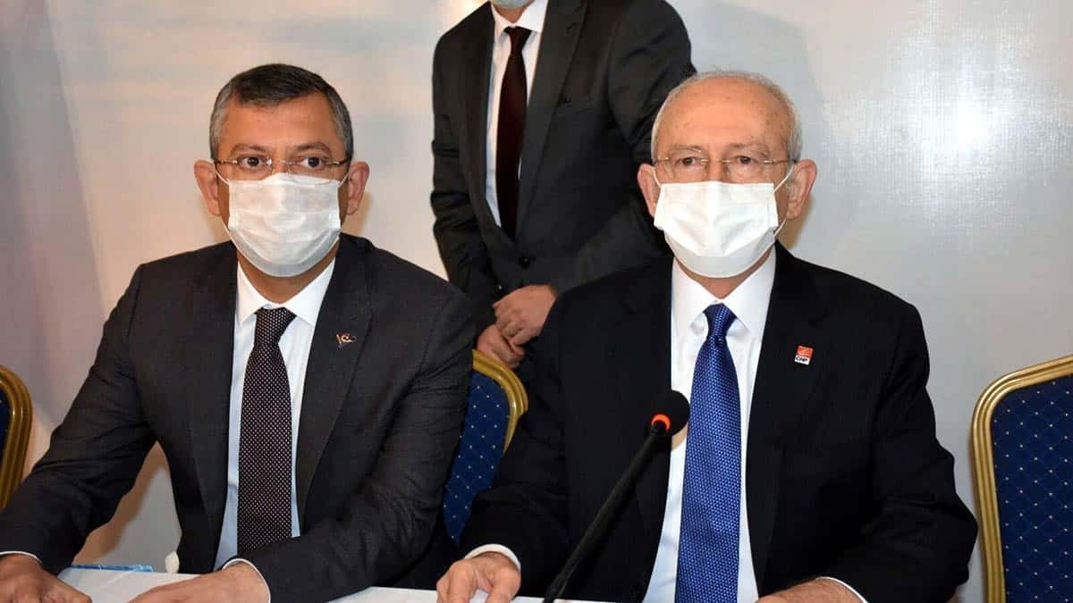 CHP Lideri Kemal Kılıçdaroğlu, bazı temaslarda bulunmak için geldiği Manisa'da muhtarlarla buluştu.