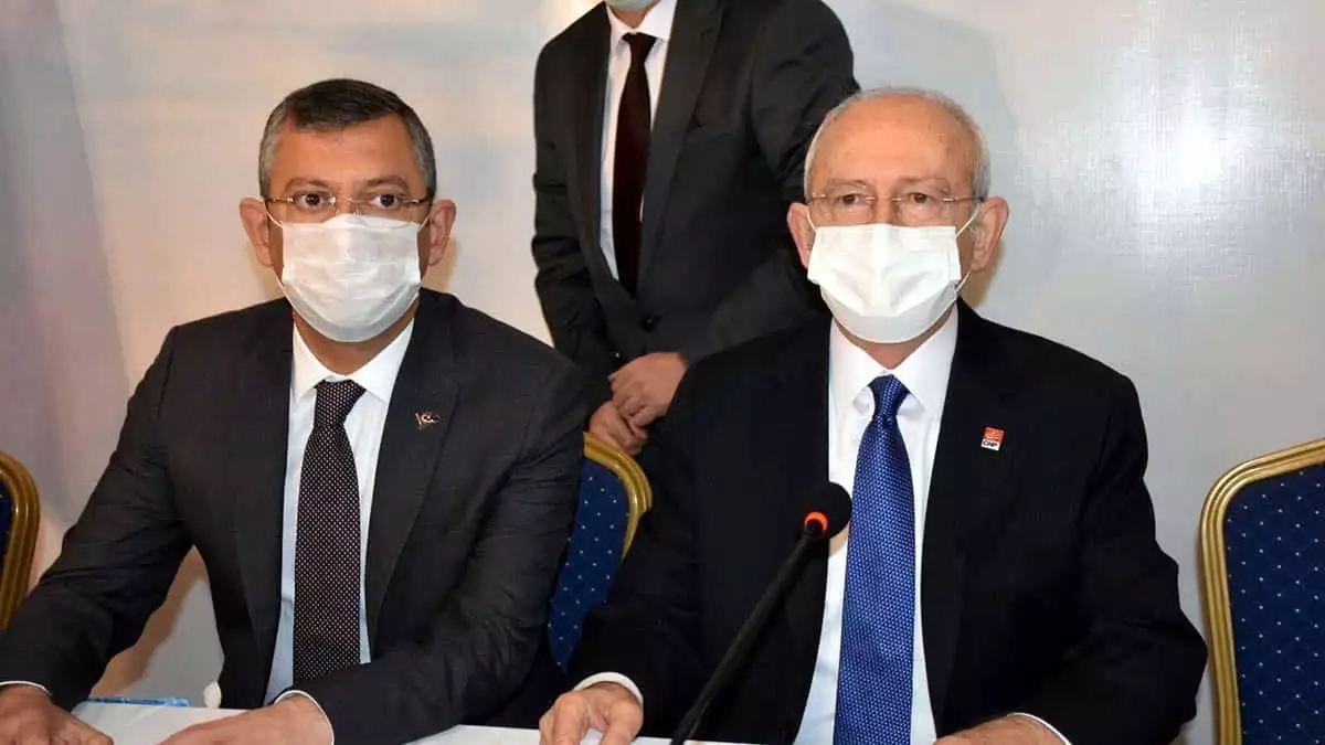 Chp lideri kemal kılıçdaroğlu, bazı temaslarda bulunmak için geldiği  manisa'da muhtarlarla buluştu.