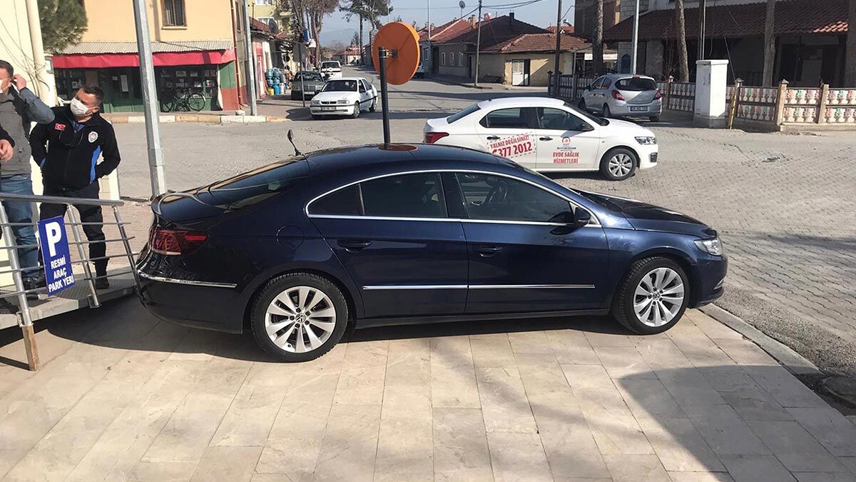 Denizli'nin Bozkurt Belediye Başkanı CHP'li Birsen Çelik'in aracı ve makam koltuğu haczedildi.