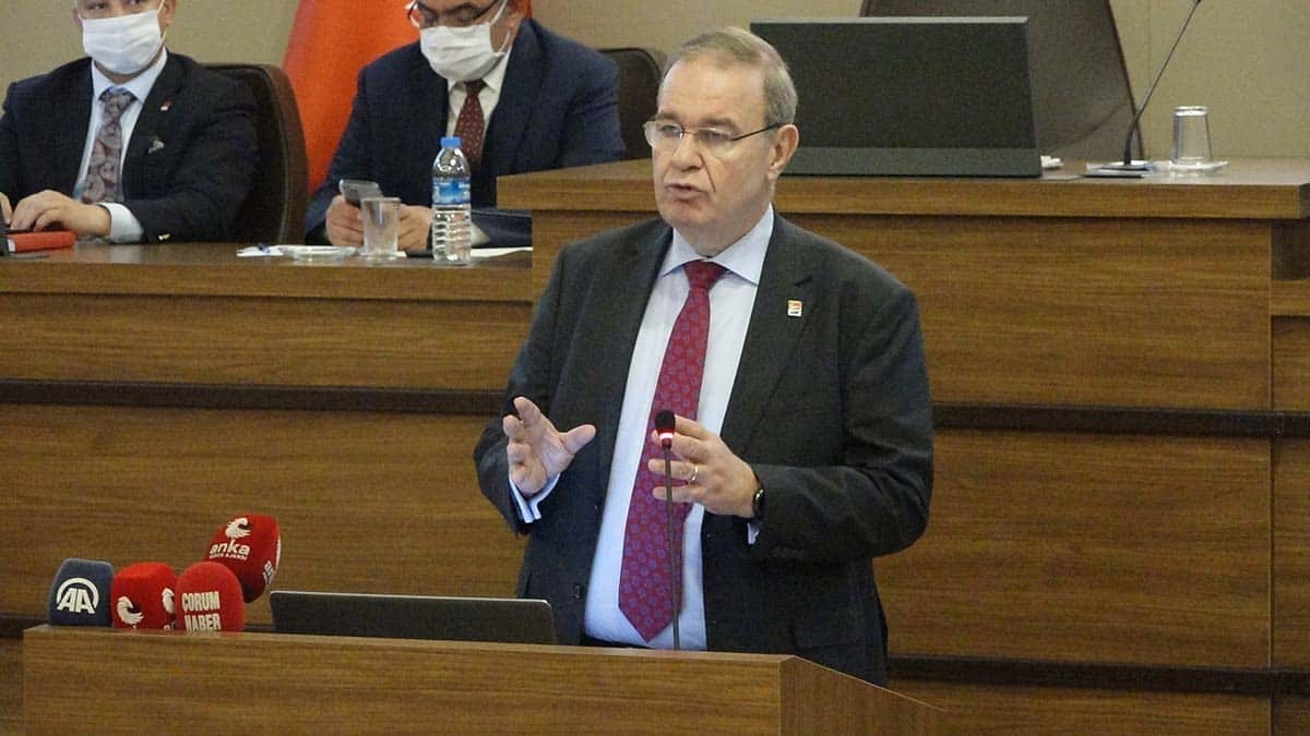 Öztrak, “Bu korona dünya savaşı gibi. İnsanları yeniden hızla çalışabilecek durumda tuttuysa bu savaşın kazananı o ülkeler olacak” dedi.