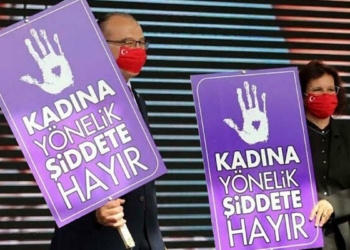 Cinayete kurban giden kadınların isimleri tribünlerde