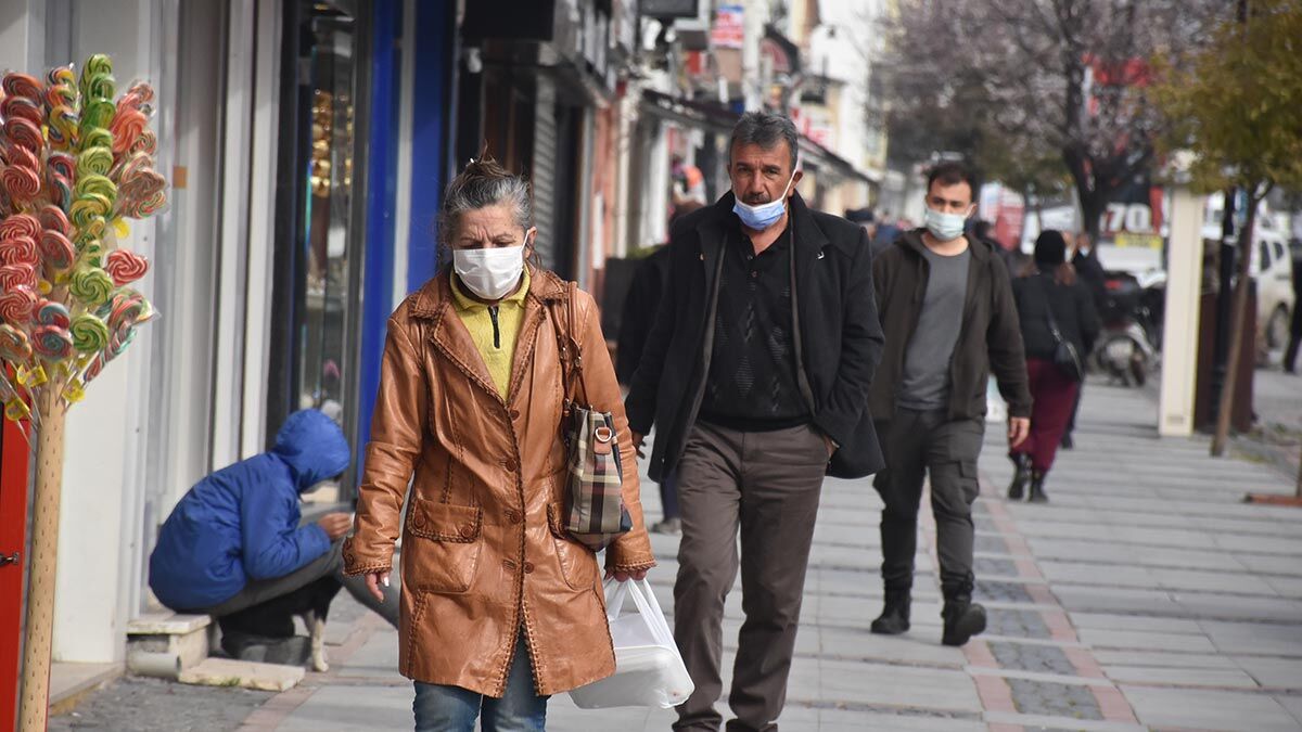 Cadde ve sokakların girişlerine sınırlama getirildi