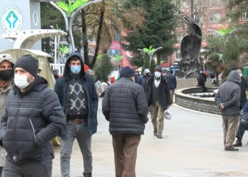Rize'de sokaklardaki insan yoğunluğu tedirgin ediyor