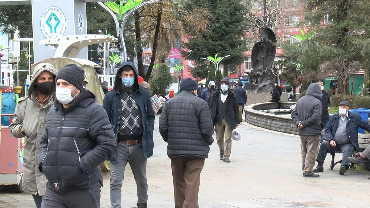Rize'de sokaklardaki insan yoğunluğu tedirgin ediyor