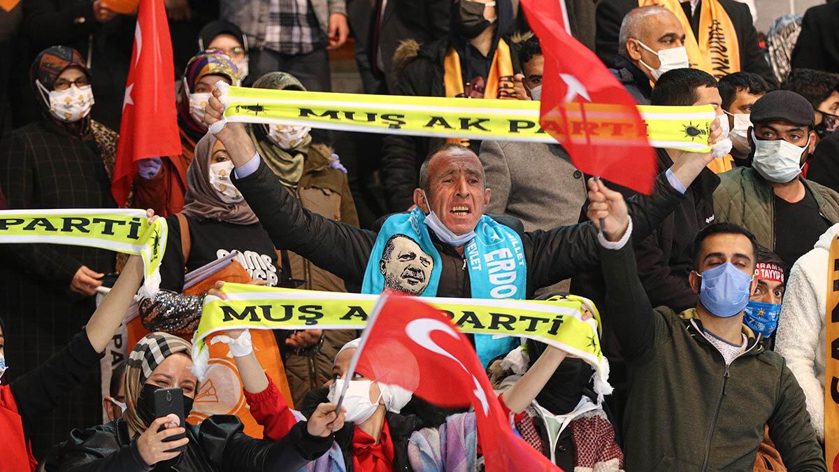 Cumhurbaşkanı ve AK Parti Genel Başkanı Recep Tayyip Erdoğan, partisinin 7. Olağan Büyük kongresinde, "Uzunca bir süredir takip ettiğimiz rotamızın adı olan 2023 hedefleri yeni bir başlangıç haline dönüştürerek, 21'inci yüzyılı ve ötesini kuşatacak büyük ve güçlü Türkiye'yi inşa ediyoruz" dedi.