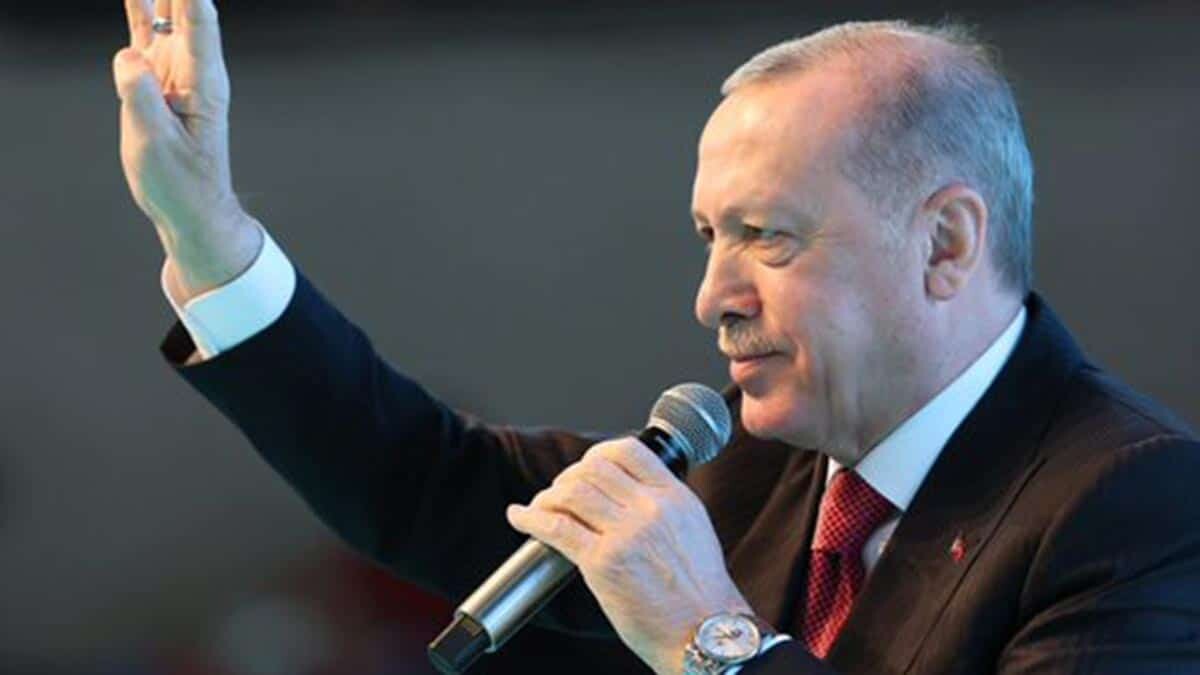 Cumhurbaşkanı Recep Tayyip Erdoğan, "Meclis'te yeni bir komisyon oluşturuyoruz. Kadınların şiddete maruz bırakılmasına müsaade edemeyiz" dedi.