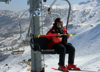 Davraz Kayak Merkezi'ne kayak sever akını