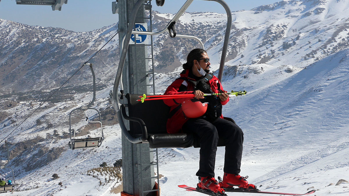 Davraz Kayak Merkezi'ne kayak sever akını