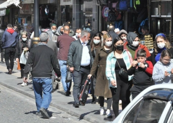 Cadde ve sokaklar doldu; uyarılar hiçe sayıldı