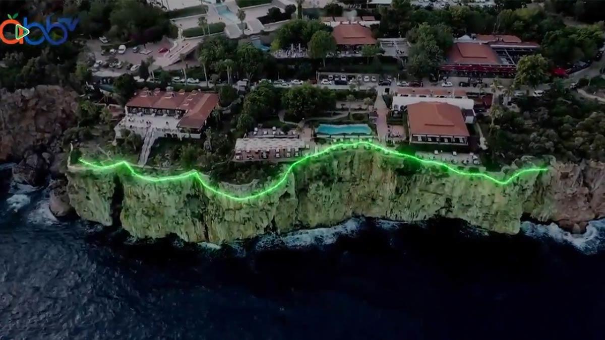 Doğa Koruma ve Milli Parklar (DKMP) 6'ncı Bölge Müdürlüğü, Antalya Tabiat Varlıklarını Koruma Bölge Komisyonu'nun, dünyaca ünlü falezlerin iki etabının ışıklandırılmasına yönelik Büyükşehir Belediyesi'ne verdiği iznin iptalini istedi.