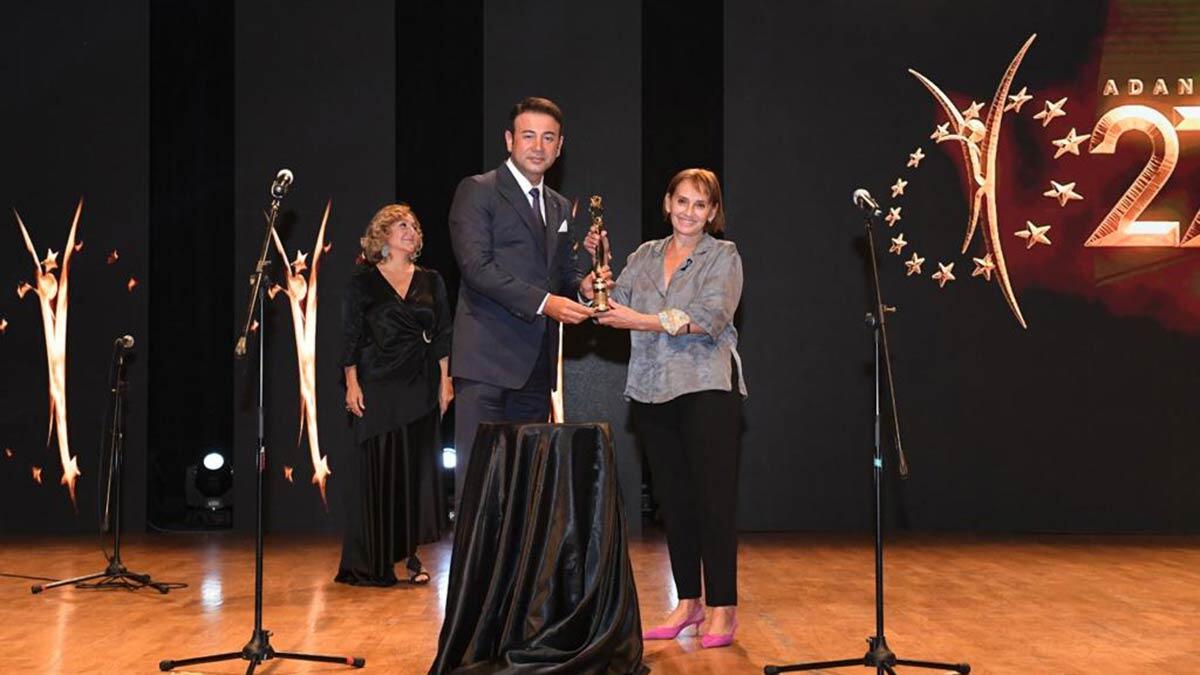 Beşiktaş Belediyesi, 27 Mart Dünya Tiyatro Günü’nü bu yıl pandemi nedeniyle çevrim içi etkinlikler ile kutluyor.