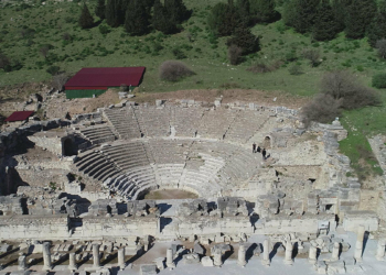Efes Antik Kenti ziyaretçilerin uğrak yeri oldu