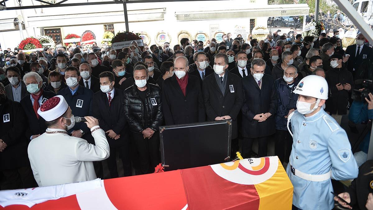 Usta oyuncu Rasim Öztekin son yolculuğuna uğurlandı.