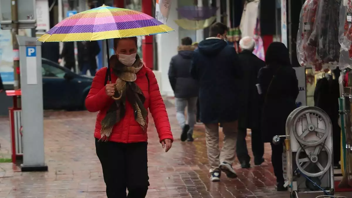 Samsun valisi zülfik dağlı, sağlık bakanlığı’nın açıkladığı koronavirüs risk haritasında 3 haftadır zirvede olan kentte, kuralları ihlal edenlerin ihbar edilmesi için çağrıda bulundu.