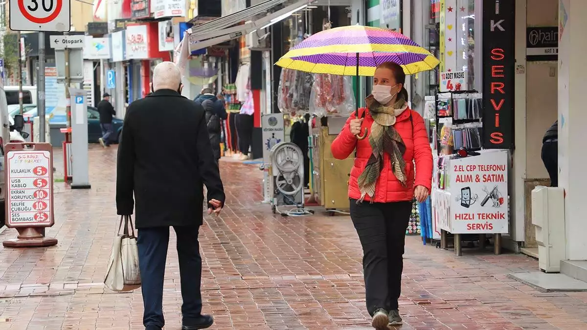 Vali dağlı, "mutlaka gördükleri bir olumsuzlukla ilgili 112 birimlerine hemen aramak suretiyle ihbar etsinler. Biz hemen ilgili yerde müdahale yapılacaktır. Bu vatandaşlık görevi” dedi.