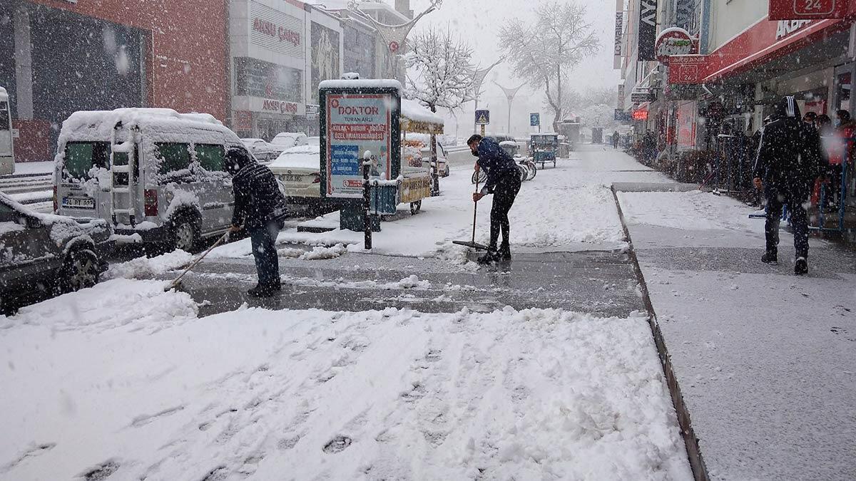 Erzincan'da 239 köy yolu ulaşıma kapandı