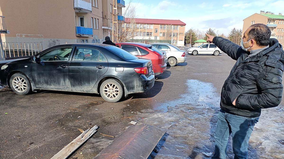 Erzurum ve Muş'ta fırtına; Çatılar uçtu