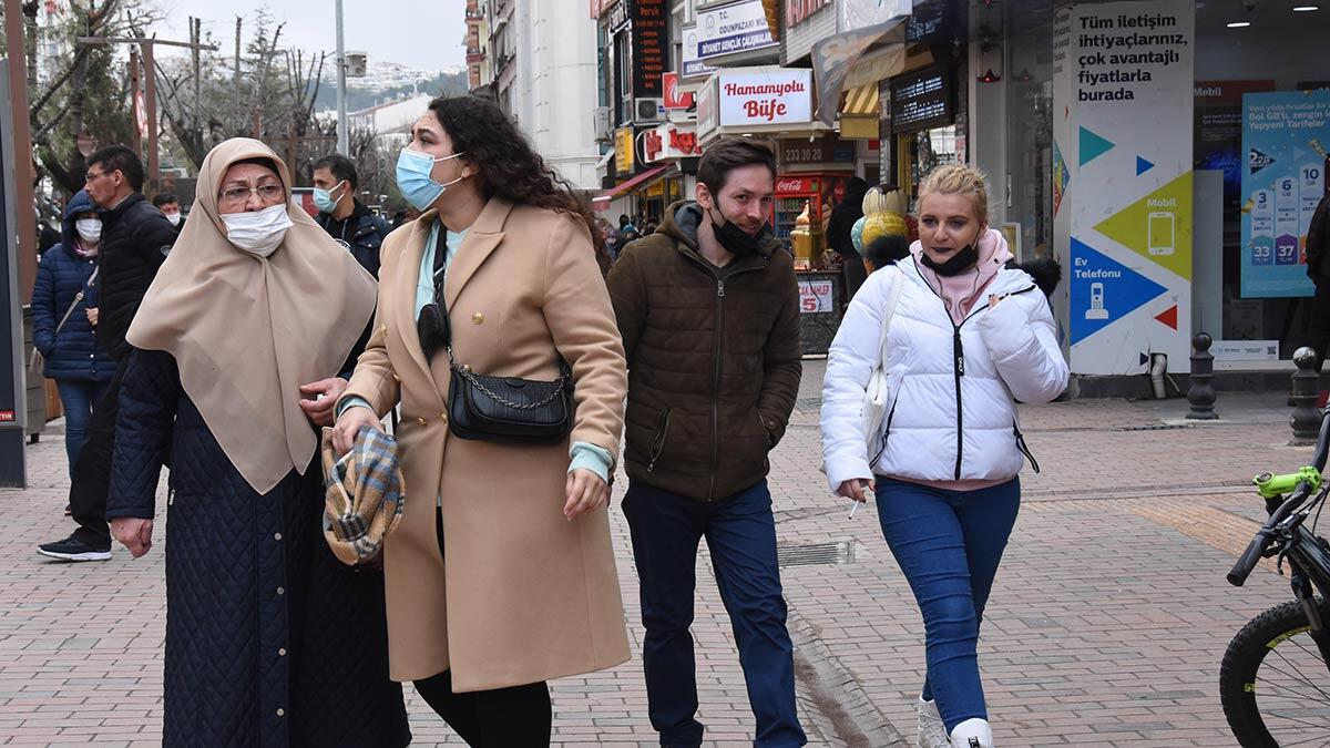 Sağlık Bakanlığı'nın yayınladığı koronavirüs haritasında orta riskli iller arasında yer alan Eskişehir'de, vaka sayıları yüz binde 41,97’den yüz binde 116,52’ye yükseldi.