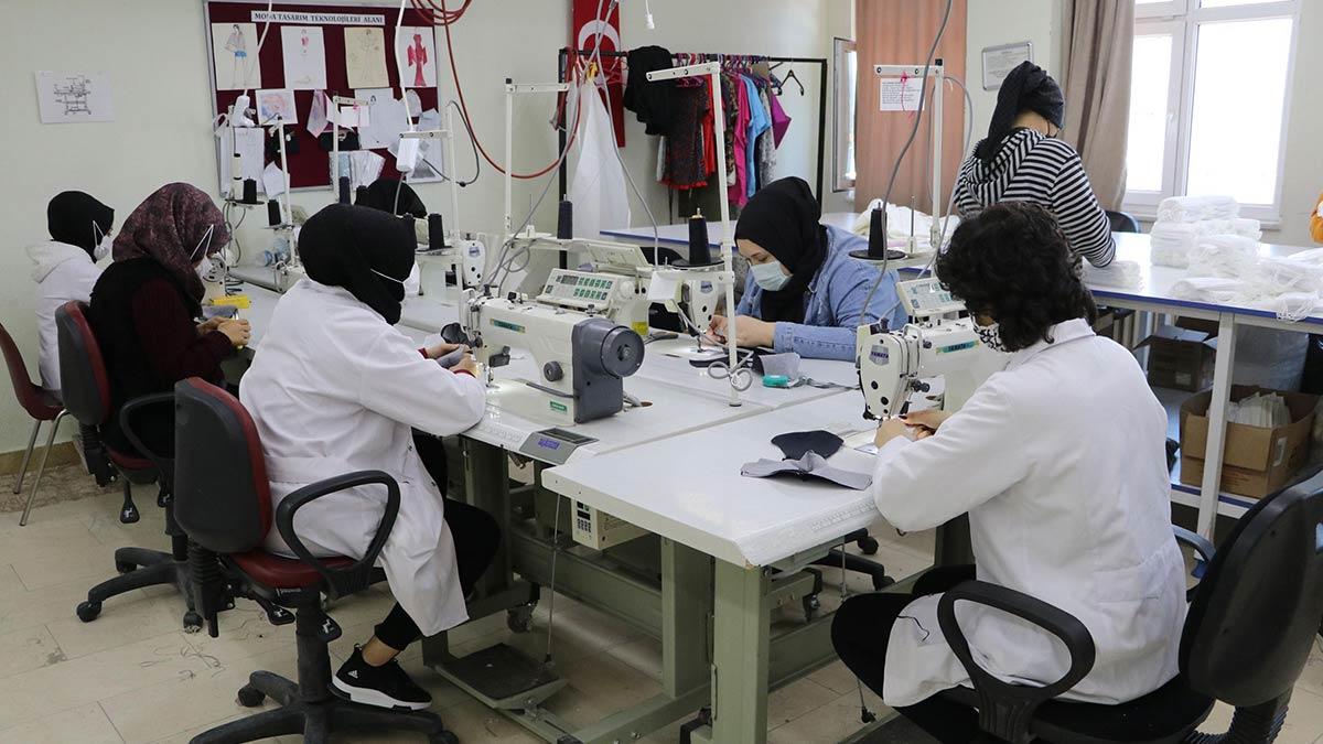 Lise öğrencileri havlu bornoz kimono üretiyor