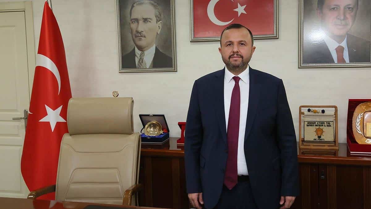 En büyük ve en hızlı büyüyen çevre sorunlarının başında ışık kirliliğinin geldiğini belirten uzmanlar, falezlerin araç trafiğine kapatılması gerektiğini kaydetti.