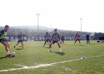 Mesut Özil ve Sinan Gümüş'ün tedavisine devam edildi