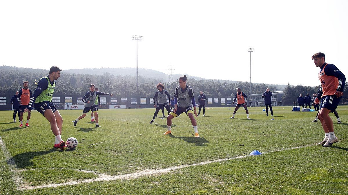 Mesut Özil ve Sinan Gümüş'ün tedavisine devam edildi