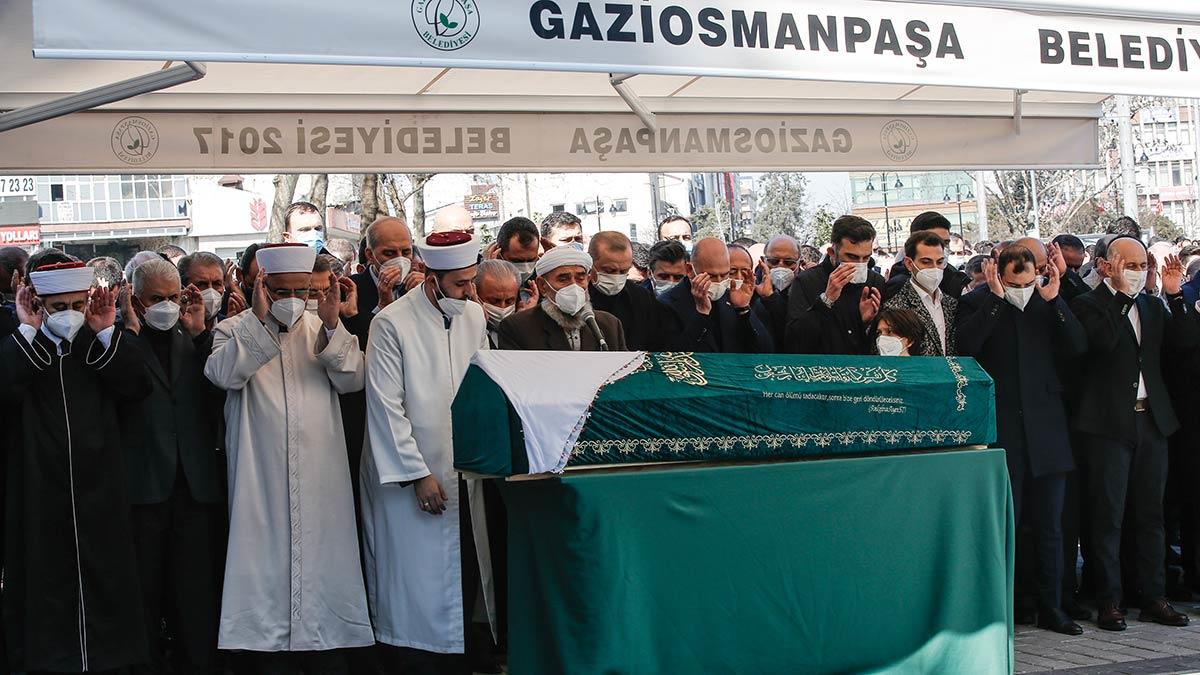 İçişleri Bakanı Süleyman Soylu'nun annesi Servet Soylu Cumhurbaşkanı Recep Tayyip Erdoğan'ın katıldığı cenaze namazıyla son yolculuğuna uğurlandı.