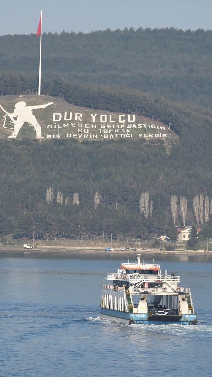 Kuzey Ege Denizi'ndeki Gökçeada ve Bozcaada ilçelerinde, fırtına nedeniyle bugün yapılması planlanan bazı feribot seferlerine fırtına engeli.