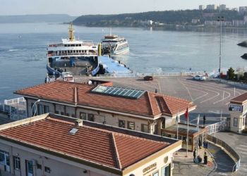 Gökçeada ve Bozcaada'ya feribot seferlerine fırtına engeli