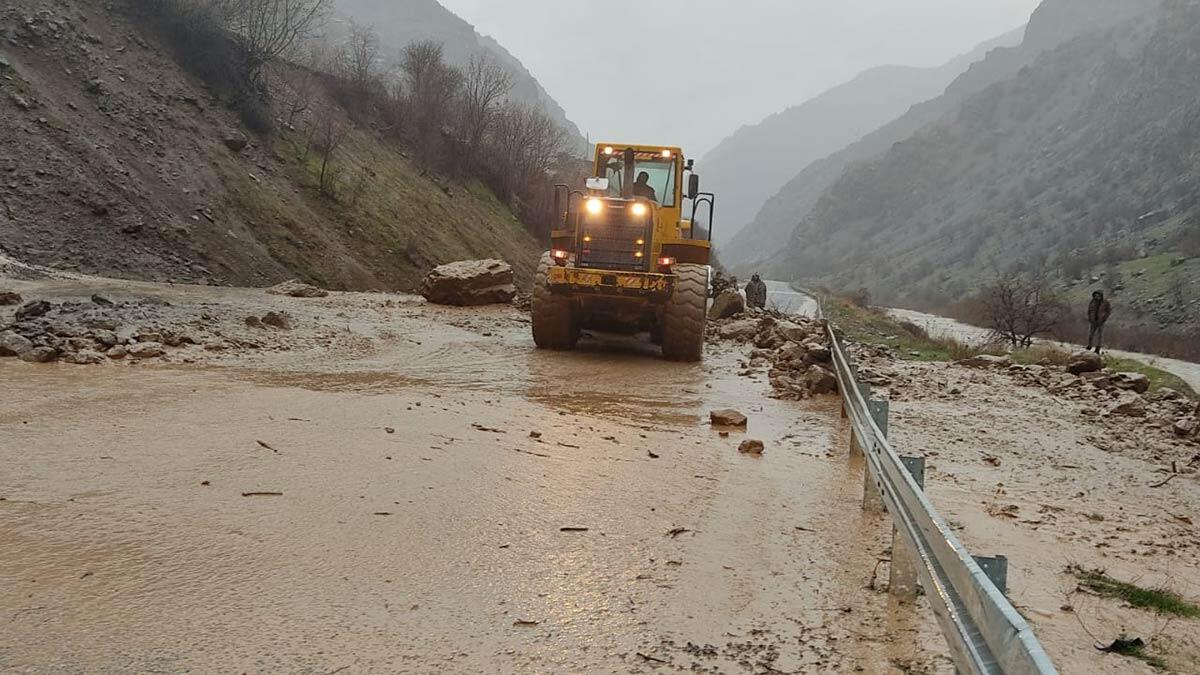 Hakkari'de sağanak sonrası sel ve heyelan