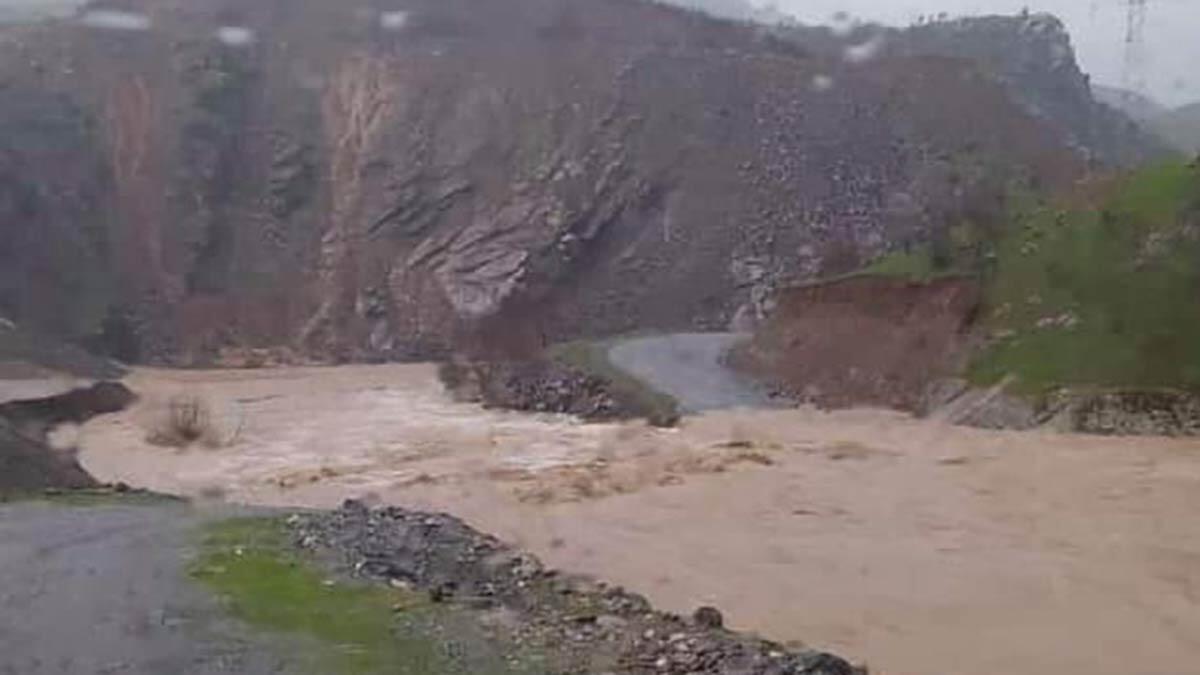 Hakkari'de sağanak sonrası sel ve heyelan