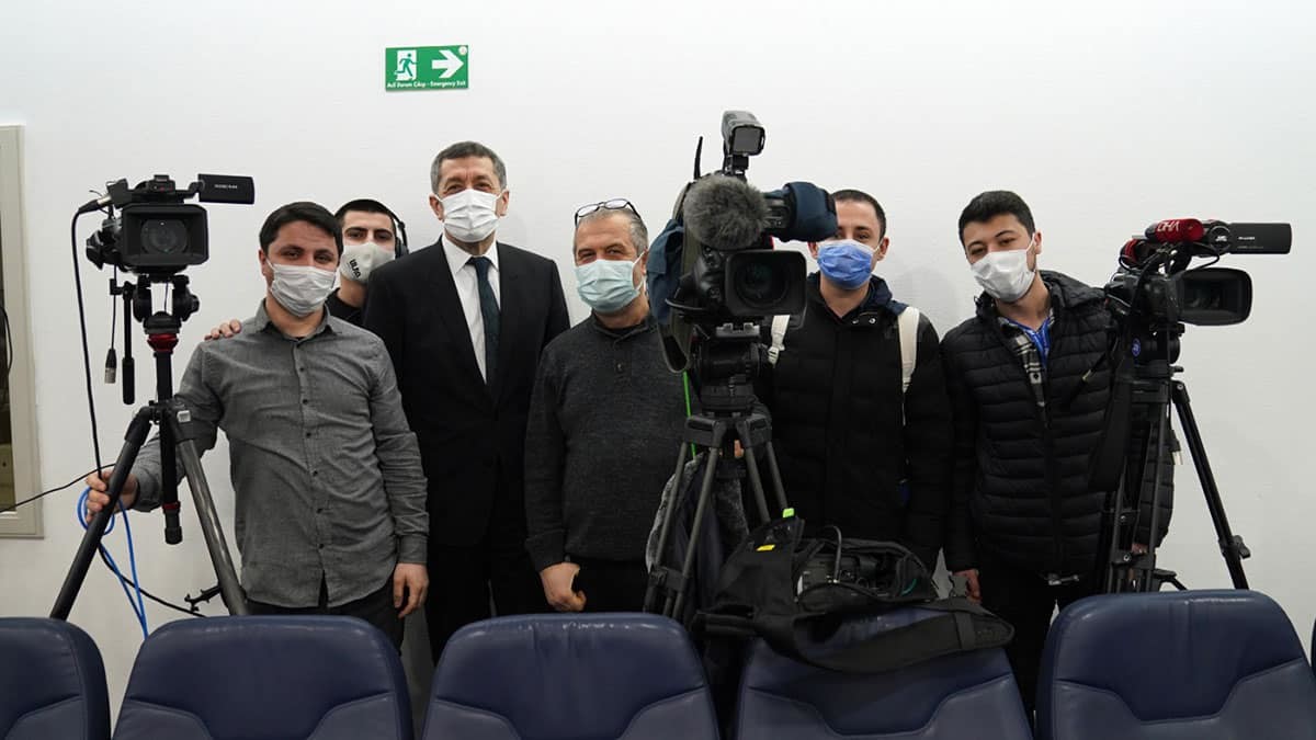 Milli Eğitim Bakanı Ziya Selçuk, bakanlık binasında düzenlenen 'Kurslarımızla Köylerdeyiz' programının tanıtımını gerçekleştirdi.