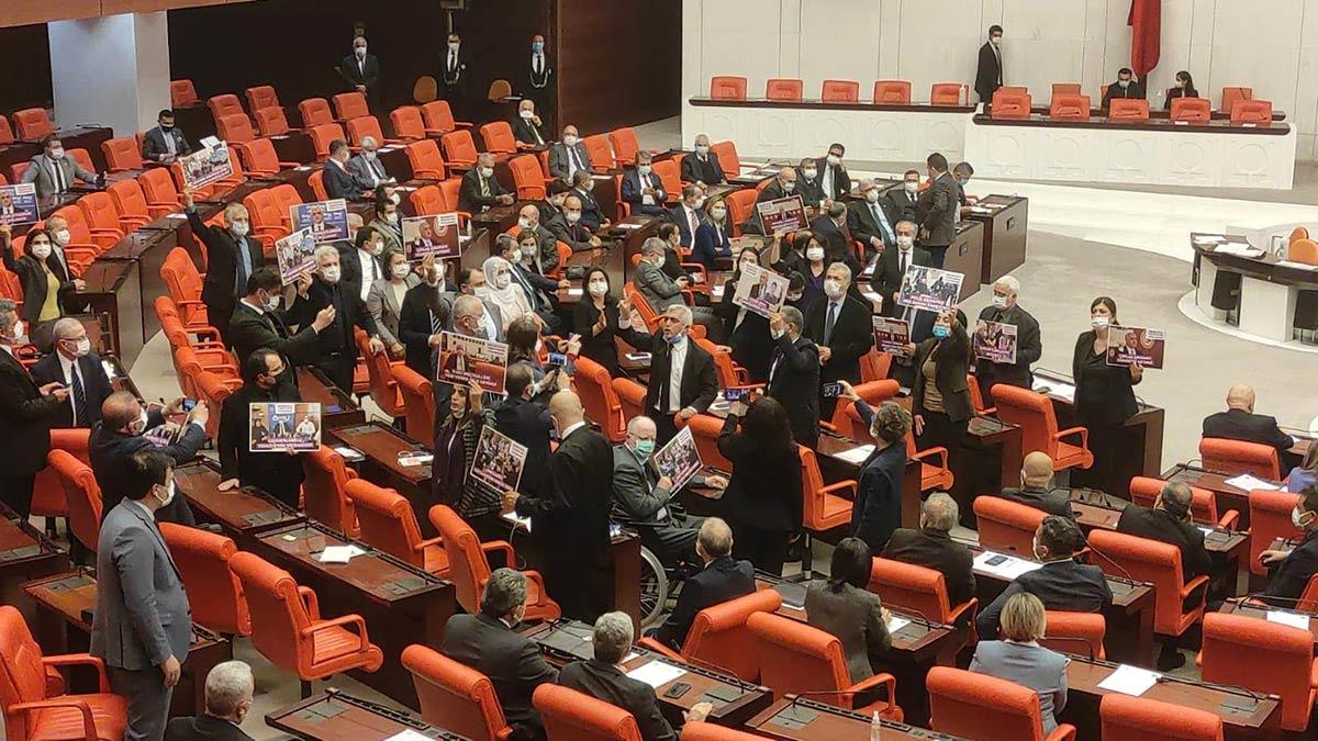 Kesinleşmiş yargı kararı TBMM Genel Kurulu'nda okundu, Ömer Faruk Gergerlioğlu'nun vekilliği düştü.