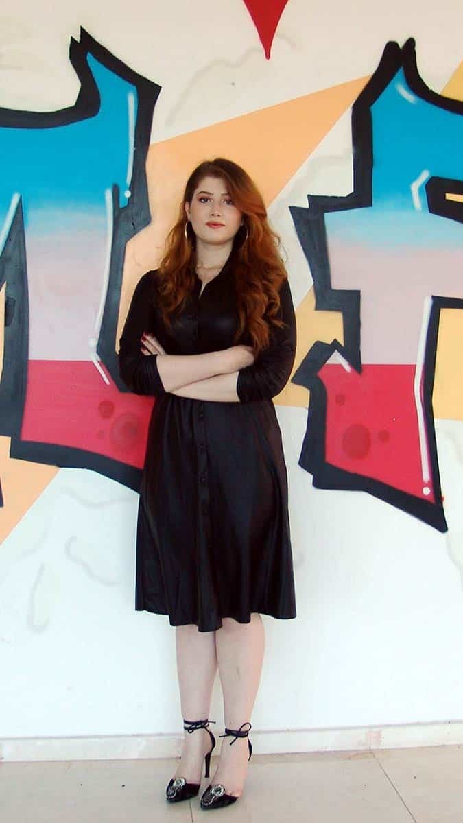 Film sektörüyle 6 yaşında çocuk oyuncu olarak tanıştığını belirten Anay, “İlk gittiğim set 'Kelebek Çıkmazı' idi. Yönetmenliğini Mustafa Altıoklar yapıyordu. O yaştaki duygum, o sette bir evcilik oynanıyordu. Ama oyunu bir kişi yönetiyordu. O günden sonra da sektöre karşı içimde merak duygusu oldu" dedi. Lise yıllarında oyunculuktan vazgeçip asıl aşkı olan yönetmenliğe yöneldiğini anlatan Anay, “İlk filmimi lisede çektim.