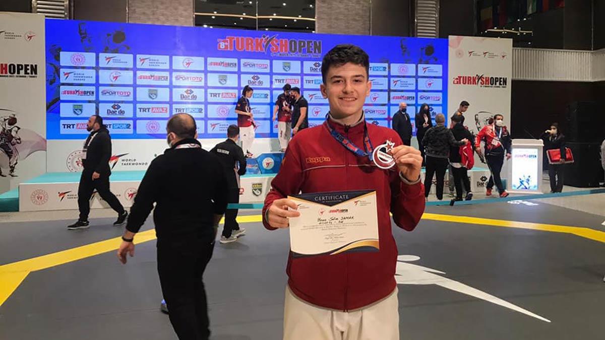 İlk kez katıldığı turnuvadan gümüş madalyayla döndü