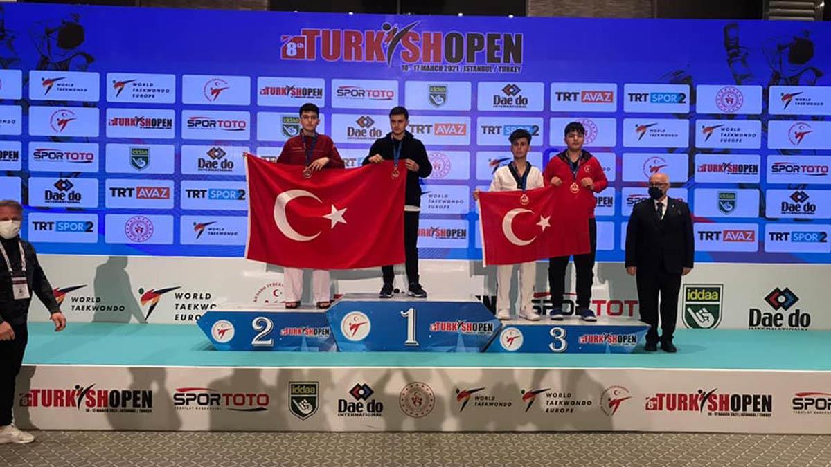 İlk kez katıldığı turnuvadan gümüş madalyayla döndü