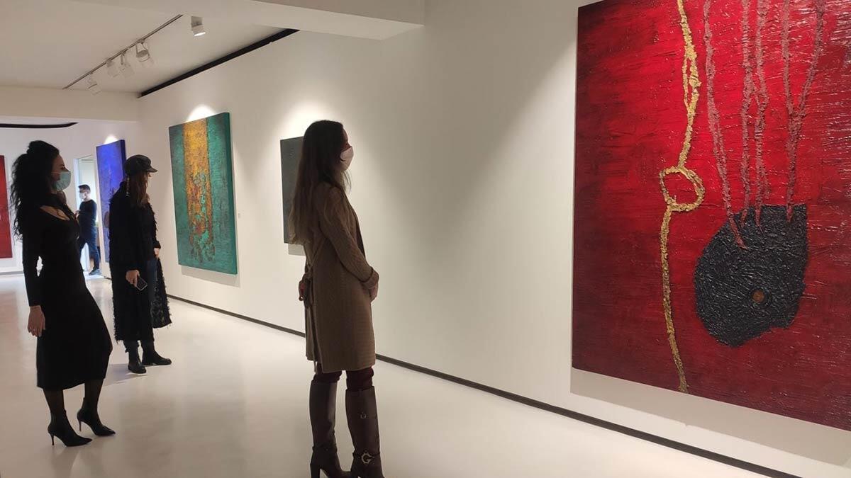 Ressam Can Özsobay, kişisel sergisi 'Tılsım Can Özsobay' ile sanatseverlerle buluştu. Sergi, 24 Nisan'a kadar gezilebilecek.