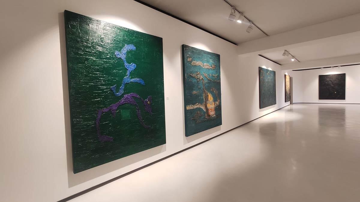 Ressam Can Özsobay, kişisel sergisi 'Tılsım Can Özsobay' ile sanatseverlerle buluştu. Sergi, 24 Nisan'a kadar gezilebilecek.