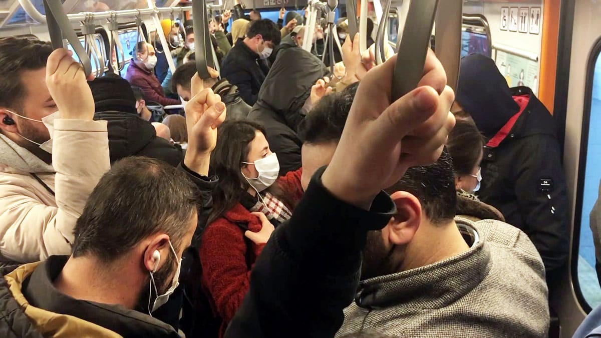 Toplu taşıma araçlarında yoğunluk