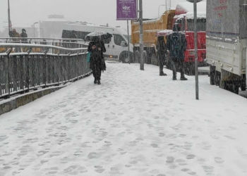 İstanbul'da gece aralıklarla kar yağışı etkili oldu