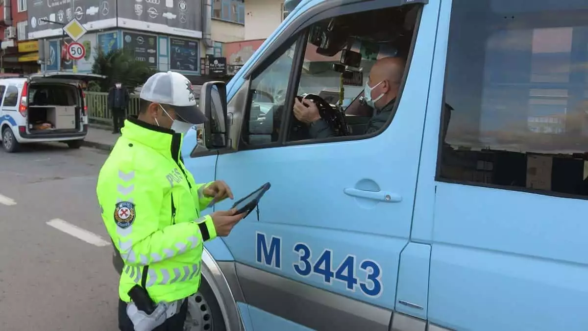 İstanbul trafik denetleme şube müdürlüğü'ne bağlı ekipler tarafından toplu taşıma araçlarına koronavirüs denetimi yapıldı.