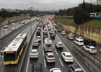 İstanbul'da trafik yoğunluğu yüzde 74'e ulaştı